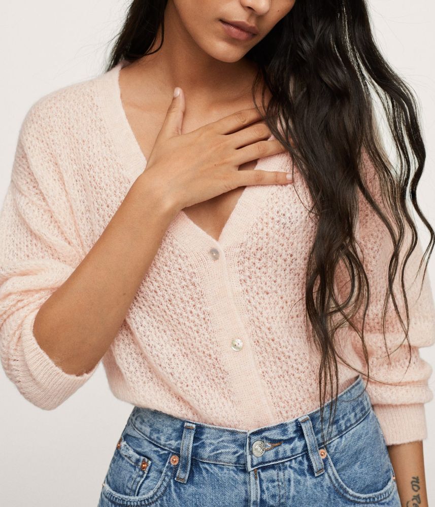 Pull – Gilet cardigan boutons à mailles – Coloris Rose – MANGO