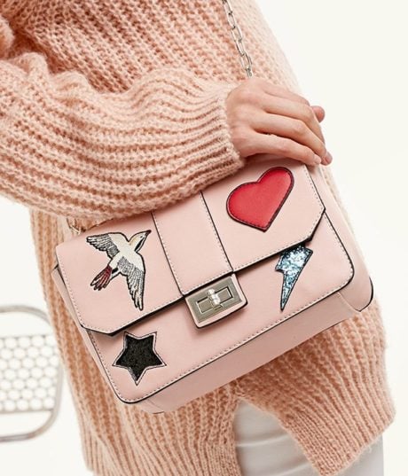 Petit Sac Femme &agrave; Bandouli&egrave;re avec Patchs et Broderies Pop - Simili-Cuir Rose - STRADIVARIUS