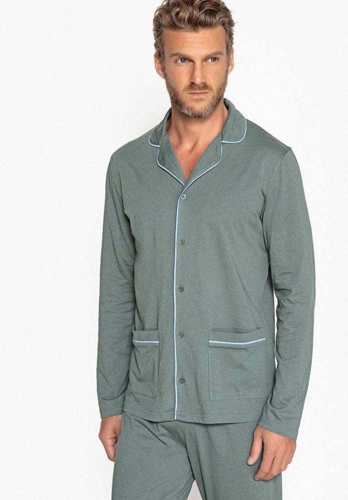 Un pyjama pour homme en soie
