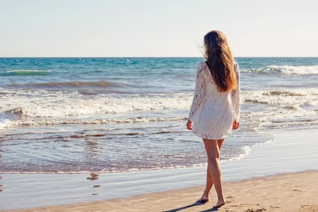 8 Astuces pour porter la Robe en dentelle blanche