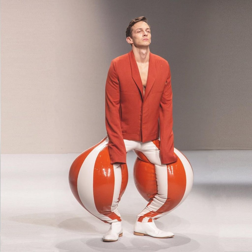 Les pantalons gonflables de la fashion week
