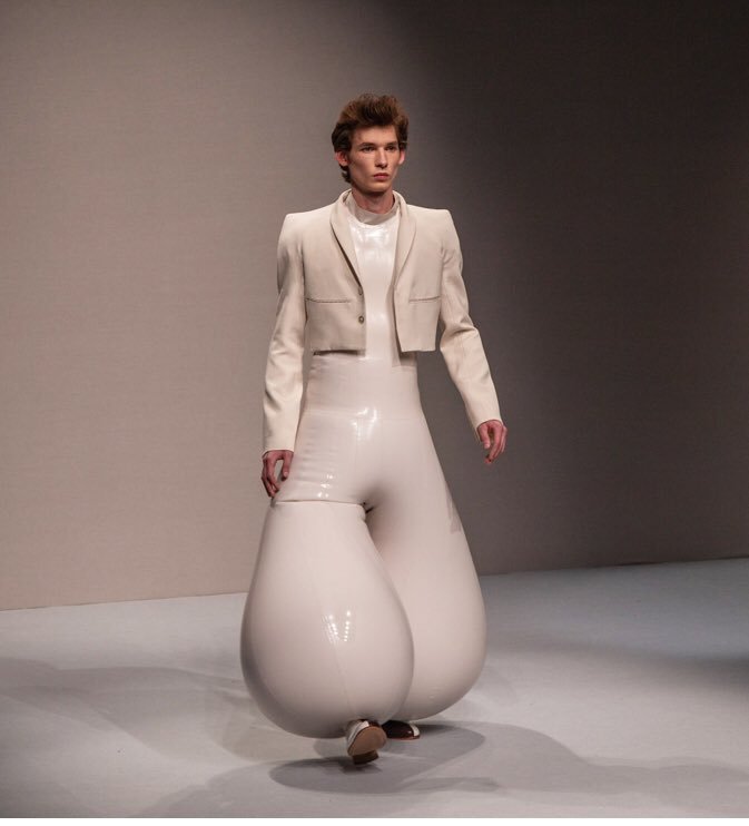 Les pantalons gonflables de la fashion week
