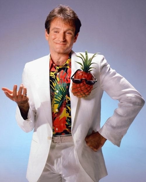 Costume blanc avec ananas par Robin Williams