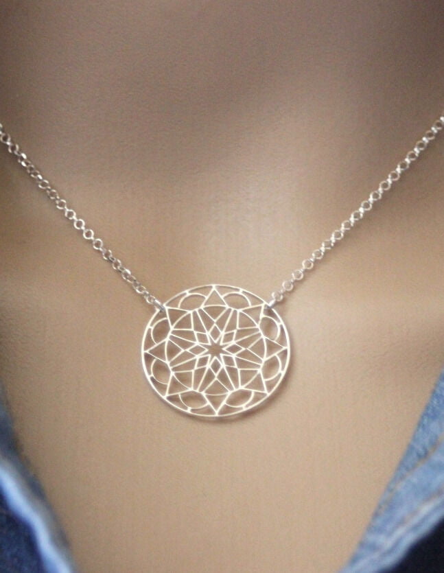 Pendentif en argent motif spirituel