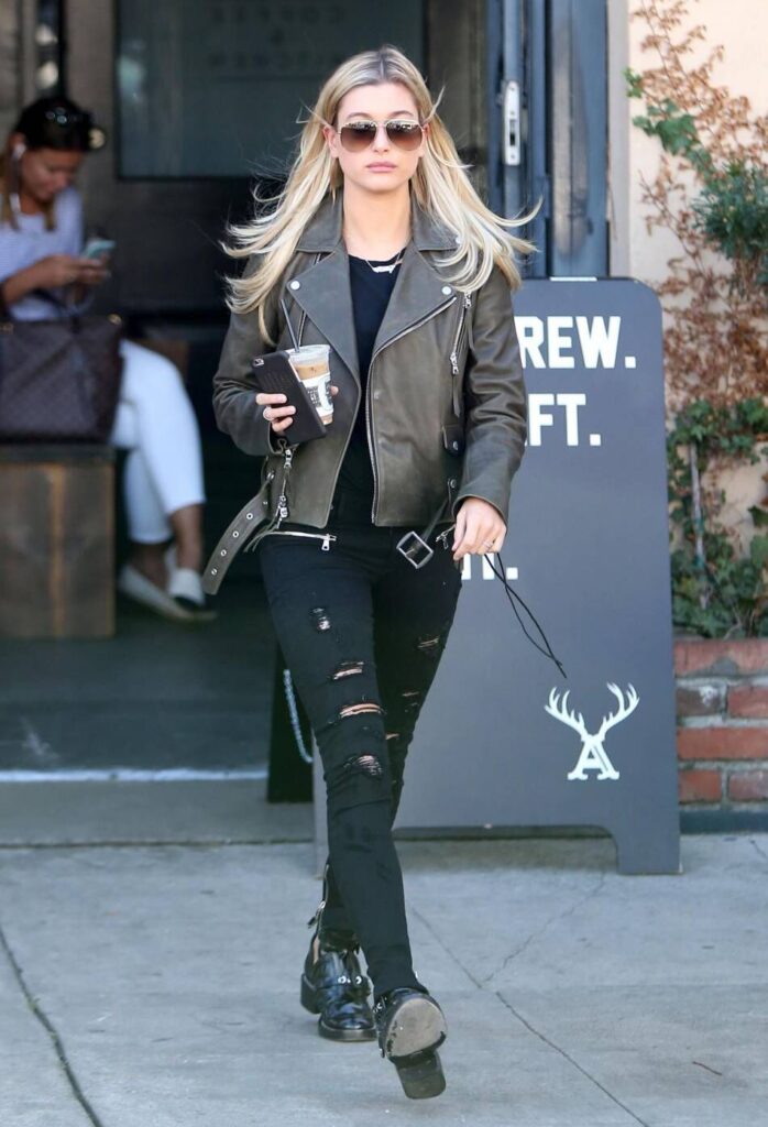 look femme rock avec perfecto