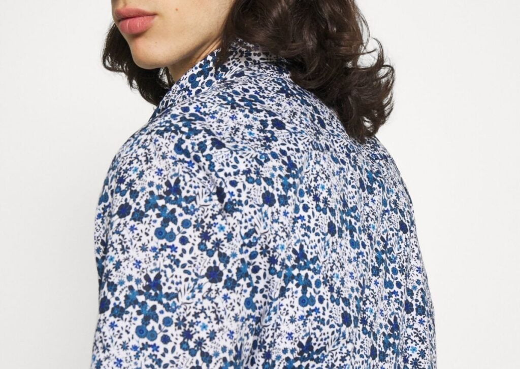 Chemise à motif de fleurs bleues pour homme