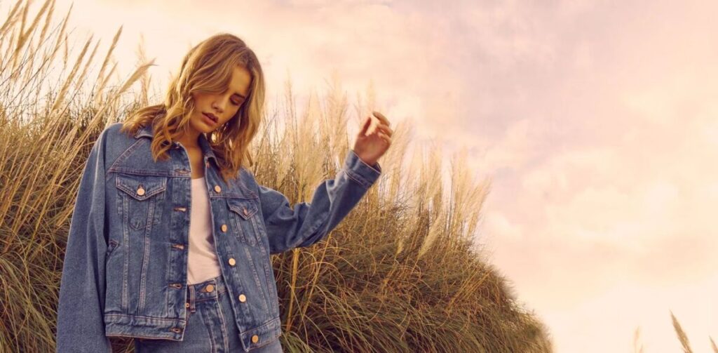 Reiko lance rebirth des jeans élégants et éco-responsables