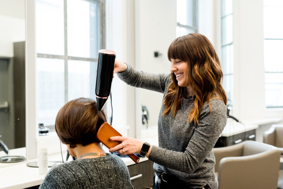 Le lissage brésilien toujours tendance cet été ?