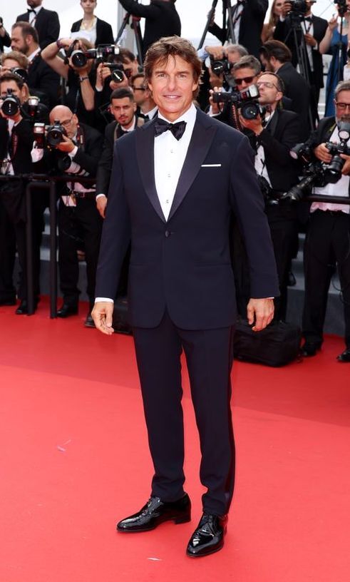 Tom Cruise en costume noir à Cannes