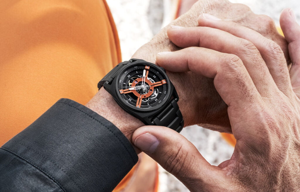 Montre CODE41 AnomlayT4 cadran orange avec bracelet en acier noir