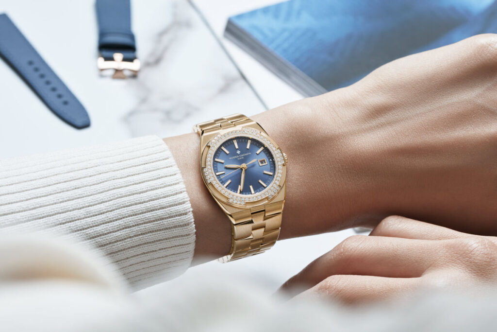 Vacheron Constantin et sa Montre Overseas Quartz : Un Luxe Renouvelé ? - - VAC Overseas quartz gold 1225V 200R H015 LFST