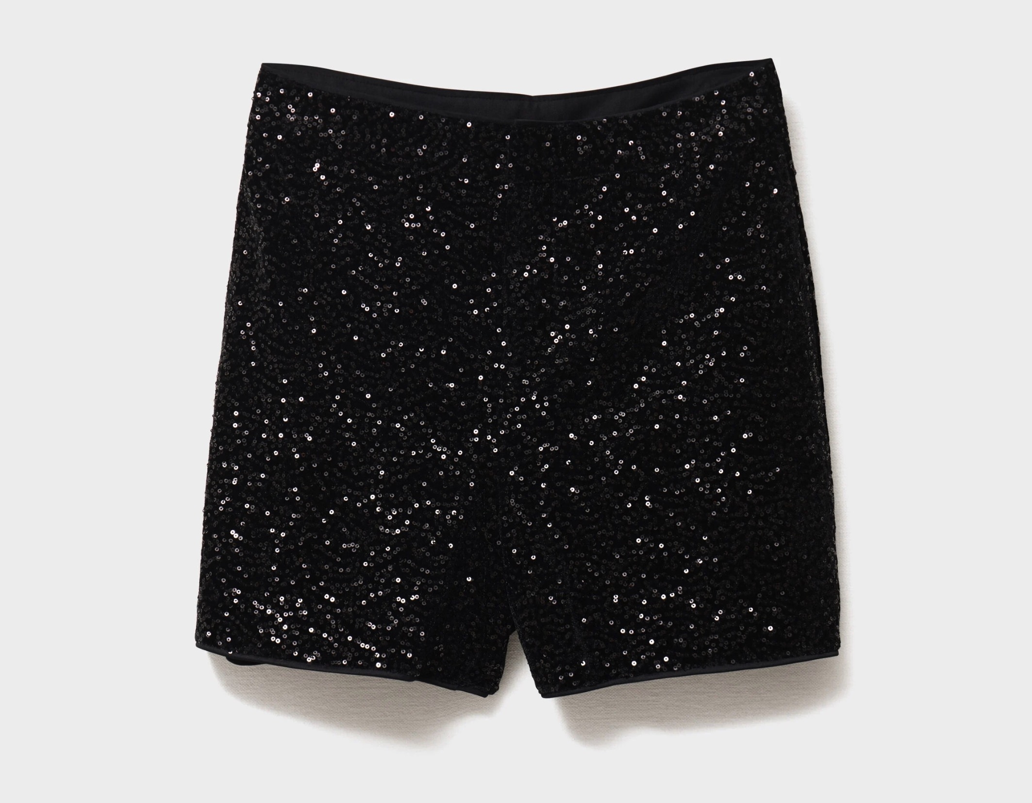 Styliser son short à sequins : looks inspirés et astuces pour briller sans en faire trop