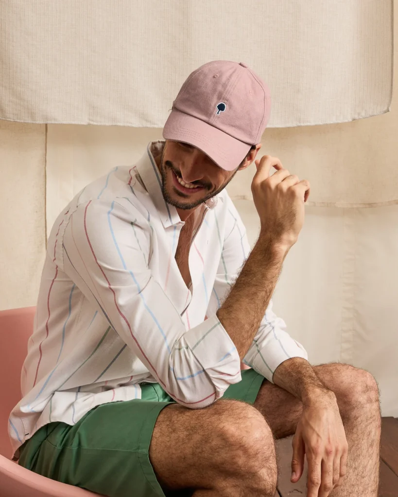 En 2026, cet accessoire trop vite associé à la jeunesse pourrait bien redessiner les codes du style masculin adulte - - casquette rose faguo