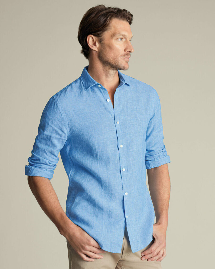C'est LA couleur qui fait mouche dans le vestiaire masculin cet été : voici comment l'adopter sans faute de goût - - chemise bleue charles tyrwhitt 2