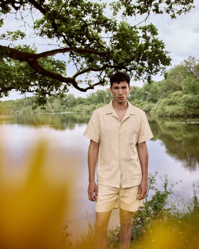 Ni total look blanc ni chemise hawaïenne : cette astuce colorimétrique toute simple permet de composer ses tenues estivales en un temps record sans aucune faute de goût - - faguo monochrome 2