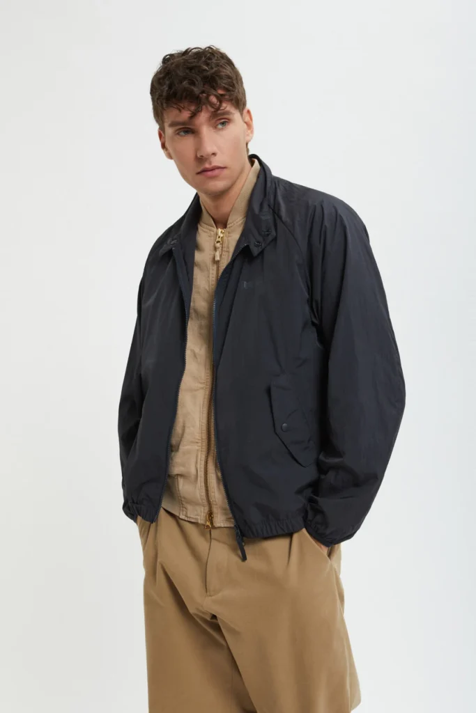 Oubliez le blazer, cette veste de mi-saison est celle qu'il vous faut à la rentrée, entre allure soignée et usage quotidien - - g9 jacket baracuta