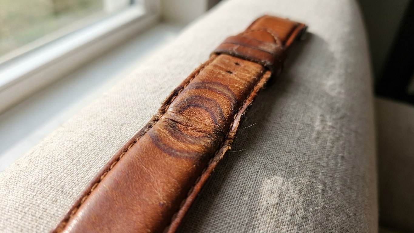 J'ai glissé ma Tissot à bracelet cuir dans ma trousse de toilette pour le vol : en ouvrant le sac à l'hôtel, j'ai compris ...