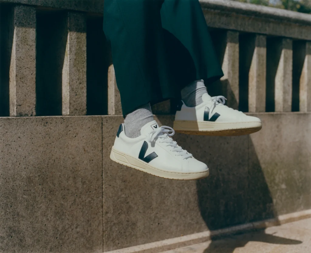 Vous en avez assez des Nike et Adidas vues partout ? Ces 5 alternatives plus discrètes et responsables méritent vraiment votre attention en 2026 - - veja baskets urca vegan blanc uc0703174 4