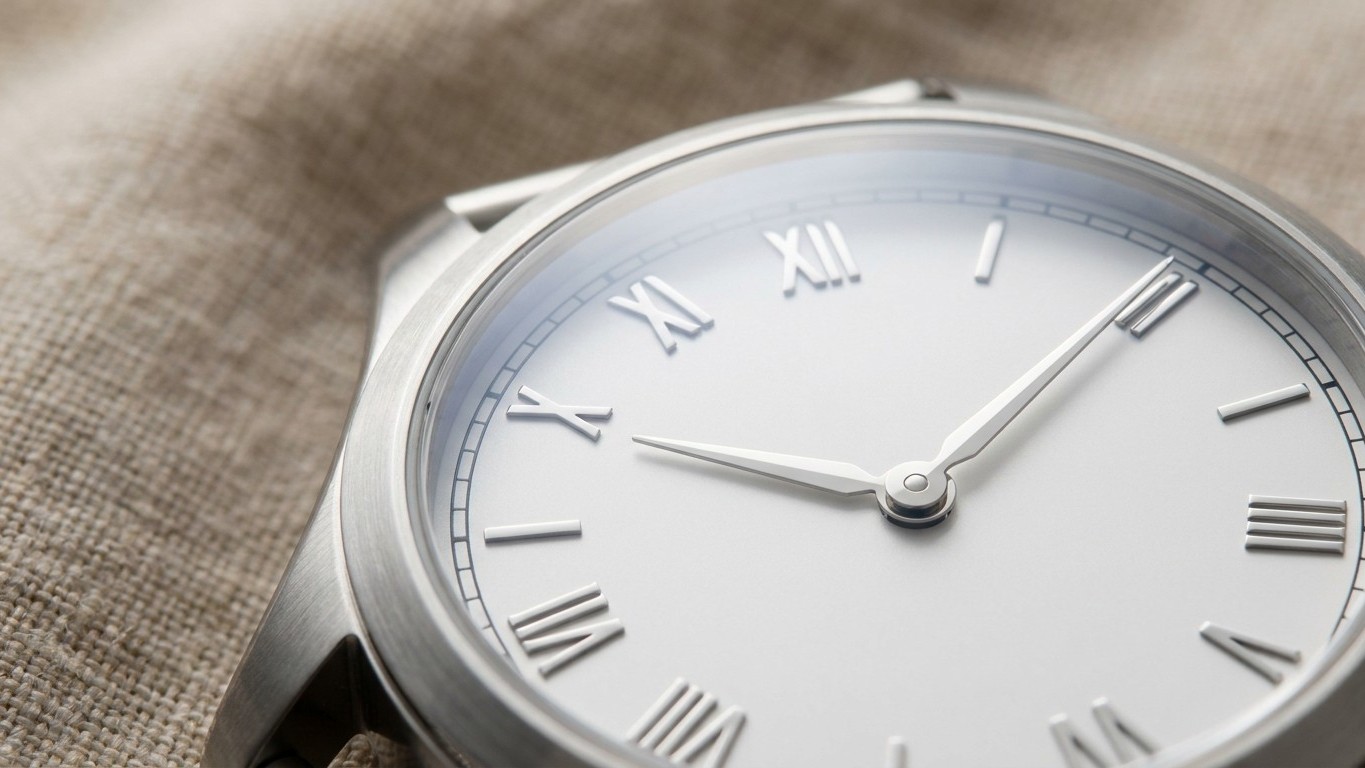 Votre montre indique 10h10 en vitrine et ce n'est pas l'heure : chaque marque place ses aiguilles exactement là pour une r...