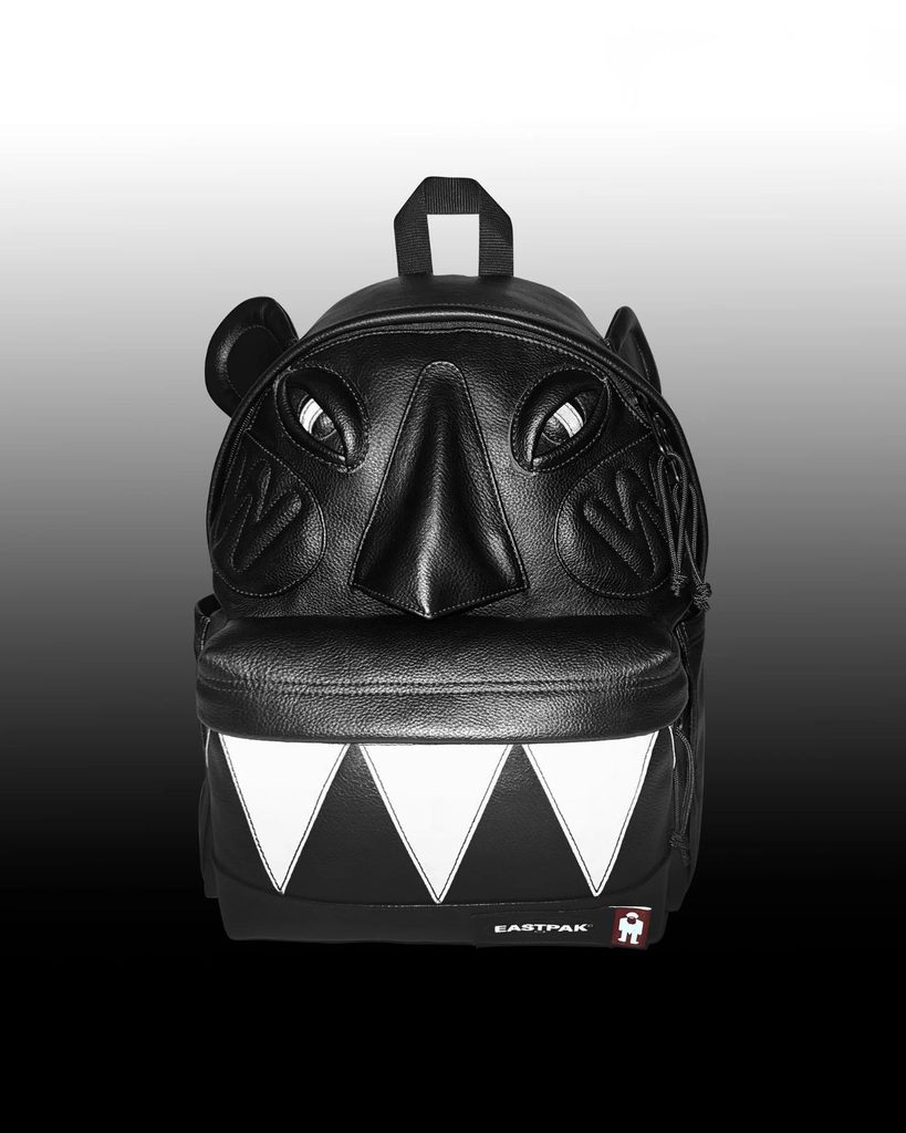 Eastpak donne des bras, des jambes et une glacière à son sac monstre imaginé avec Walter Van Beirendonck - - EK0A5BOQE0L ALT6