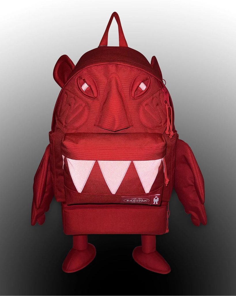 Eastpak donne des bras, des jambes et une glacière à son sac monstre imaginé avec Walter Van Beirendonck - - EK0A5BPDE0K ALT11