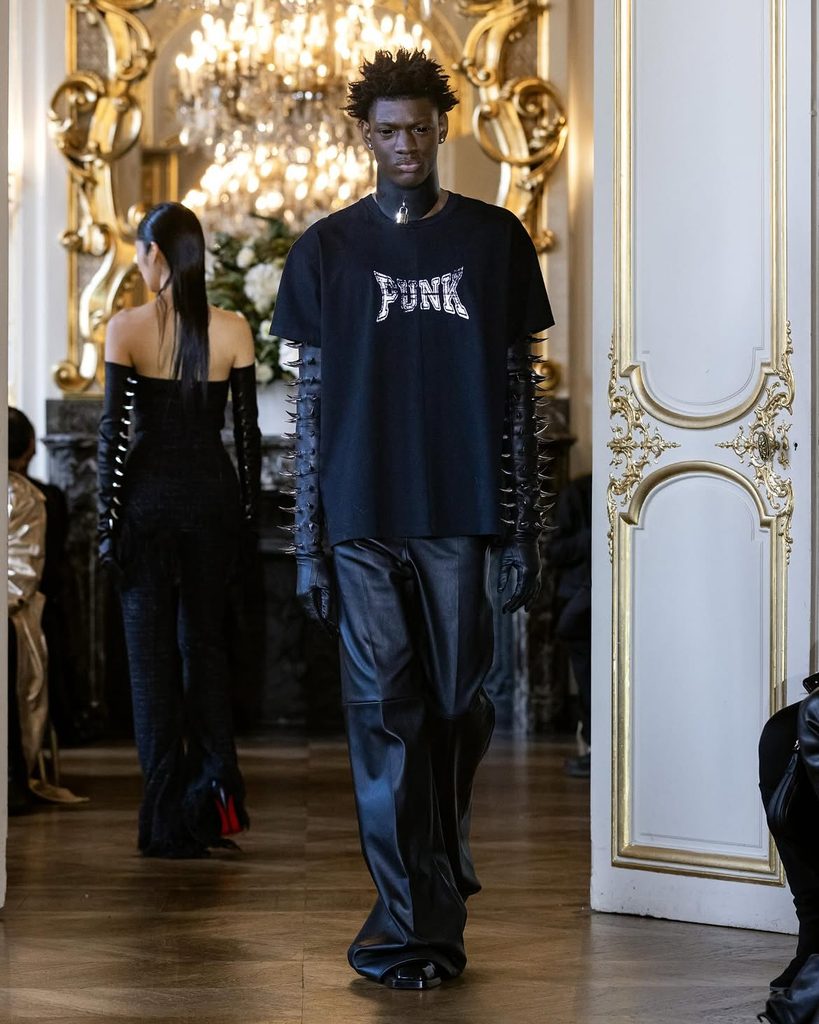 En choisissant un nom qu'on n'ose même pas prononcer à table, cette maison parisienne a littéralement cassé les codes de la mode contemporaine - - Mahamadou Matieres Fecales The Other F W25 Look 31Styled by Matieres Fecales @matieresfecalesC