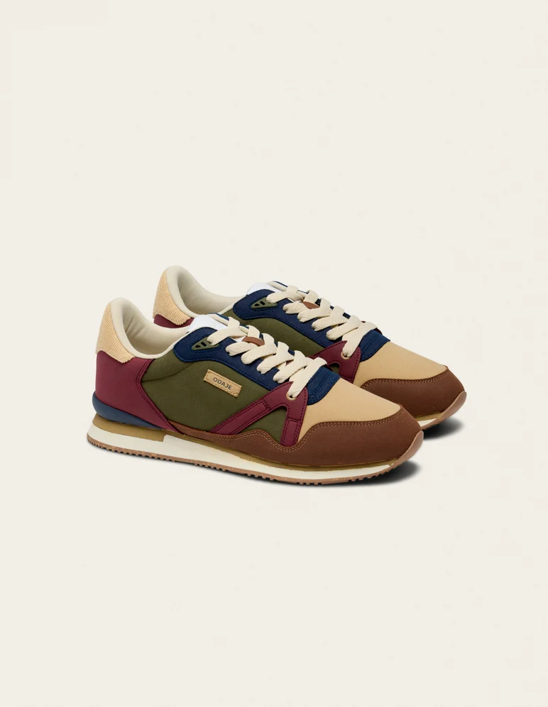 La sneaker blanche façon Stan Smith, ça suffit ! Ces alternatives vont (enfin) réveiller vos tenues cet automne - - WEB SD Andre Marron taupe marine ANDH1042 1