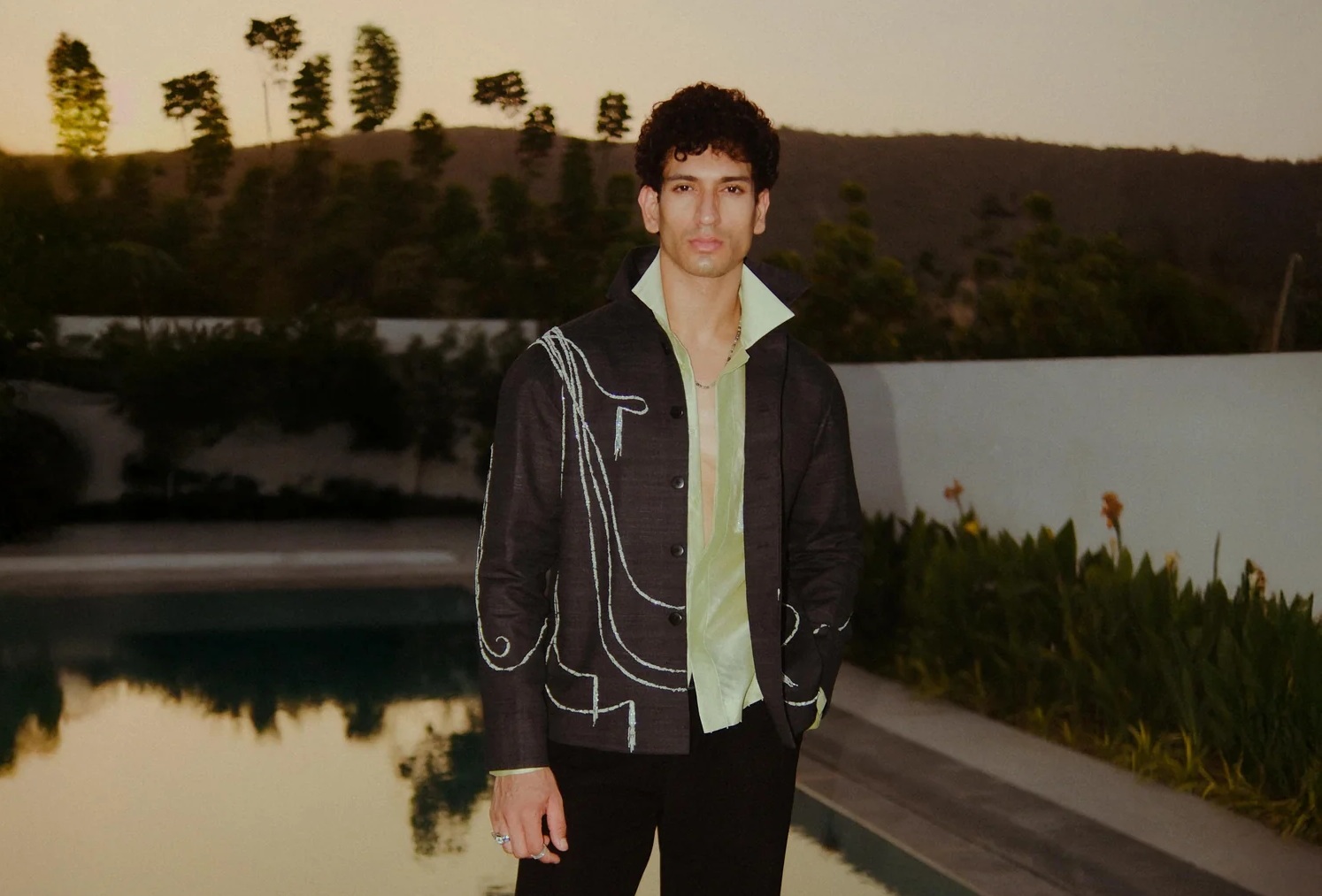 Personne ne les connaît... pour l'instant : voici les trois labels asiatiques qui pourraient bouleverser la mode masculine (et aucun ne ressemble aux deux autres) - - personne ne les connait pour linstant voici les trois labels asiatiques qui pourraient bouleverser la mode masculine et aucun ne ressemble aux deux autres featured 1790581496