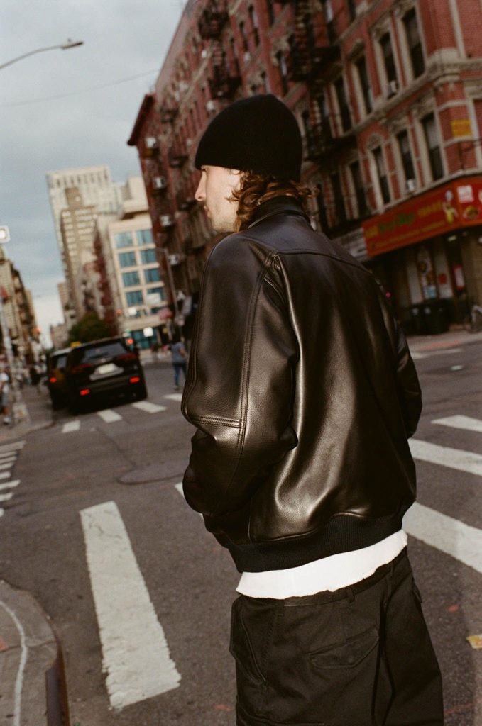 Supreme s’allie à ce label japonais discret : une collaboration où les matières éclipsent les logos - - supreme x apresse 10
