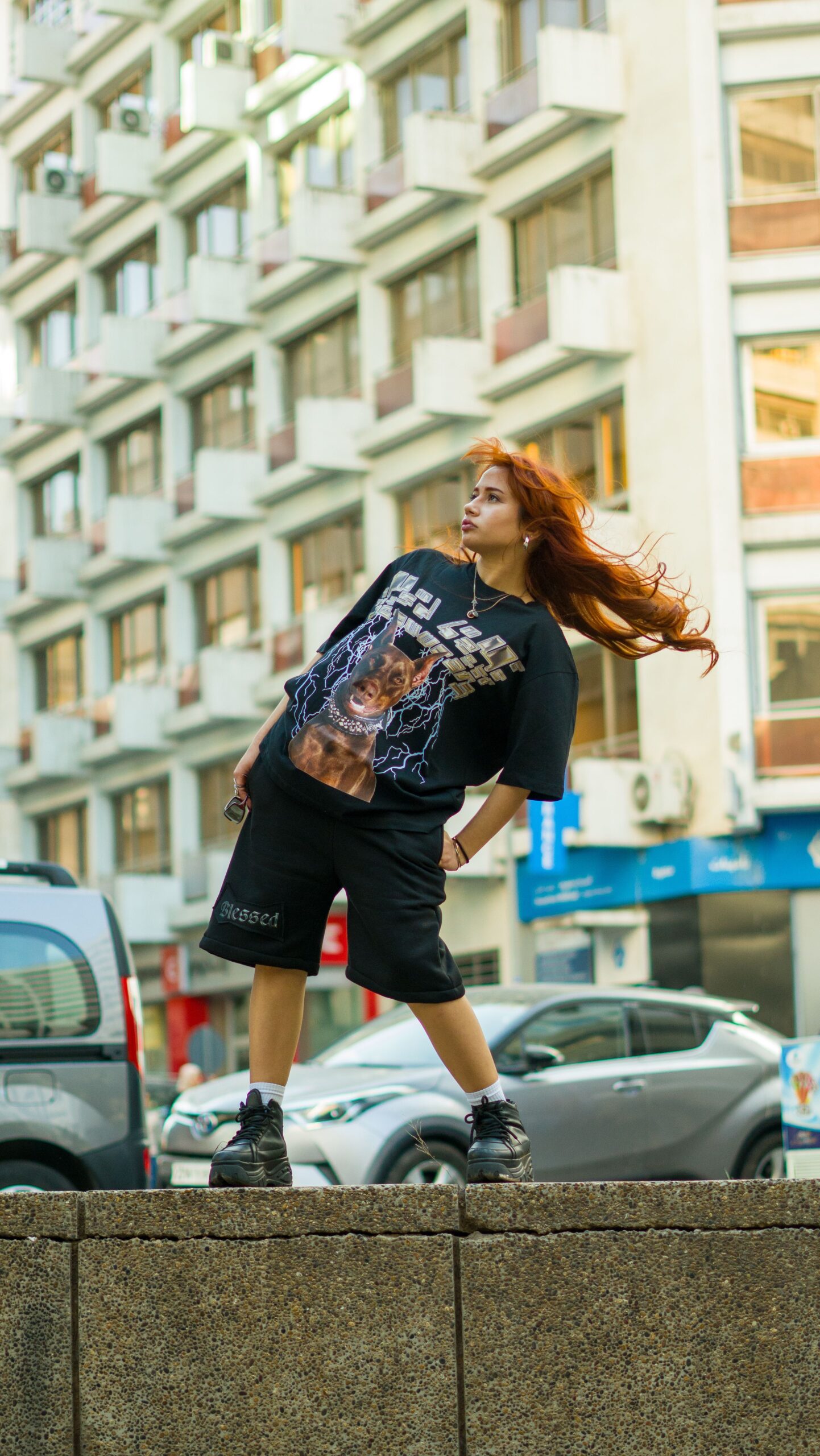 Sur TikTok, cette femme vous montre le DIY parfait pour rentre un simple t-shirt bien plus cool et plus flatteur pour la silhouette - - sur tiktok cette femme vous montre le diy parfait pour rentre un simple t shirt bien plus cool et plus flatteur pour la silhouette featured 1789545843 scaled