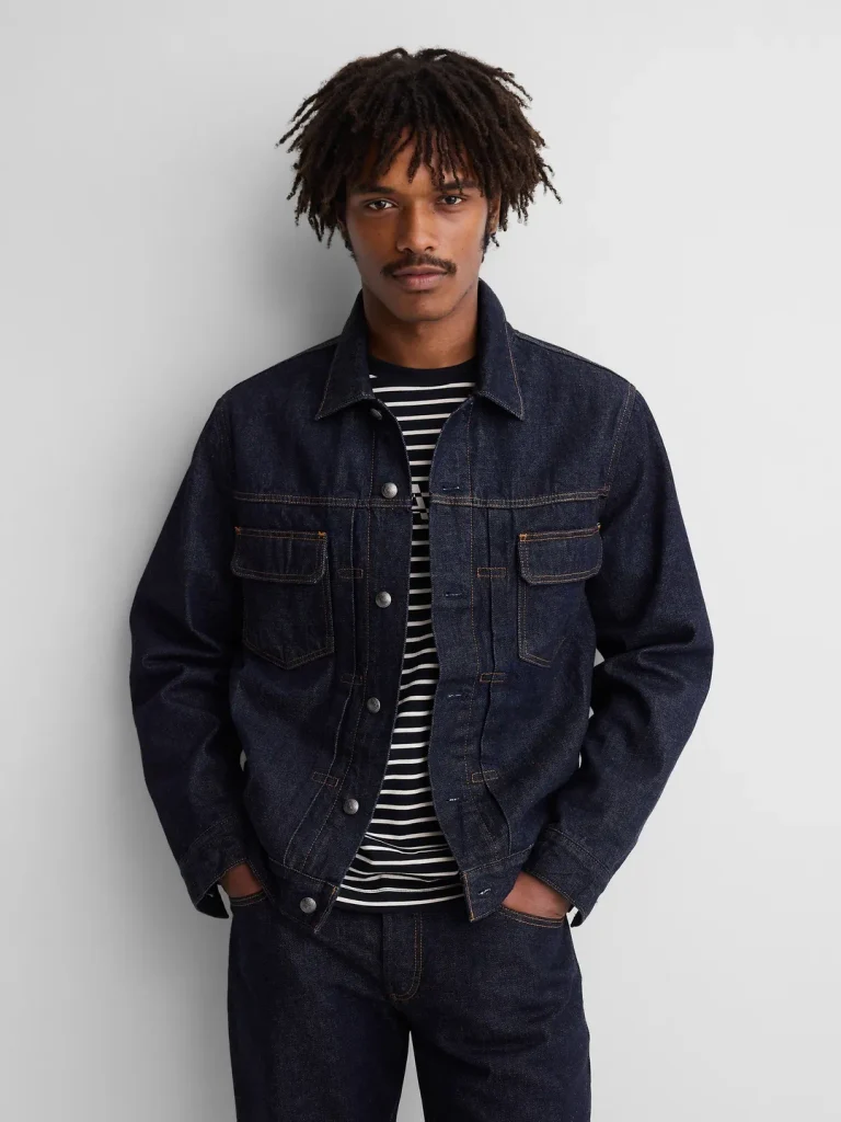 Plus personne ne cherche la veste en jean parfaite chez les créateurs : cet automne, elle sort d'une collaboration inattendue mais (très) stylée - - veste denim gap apc