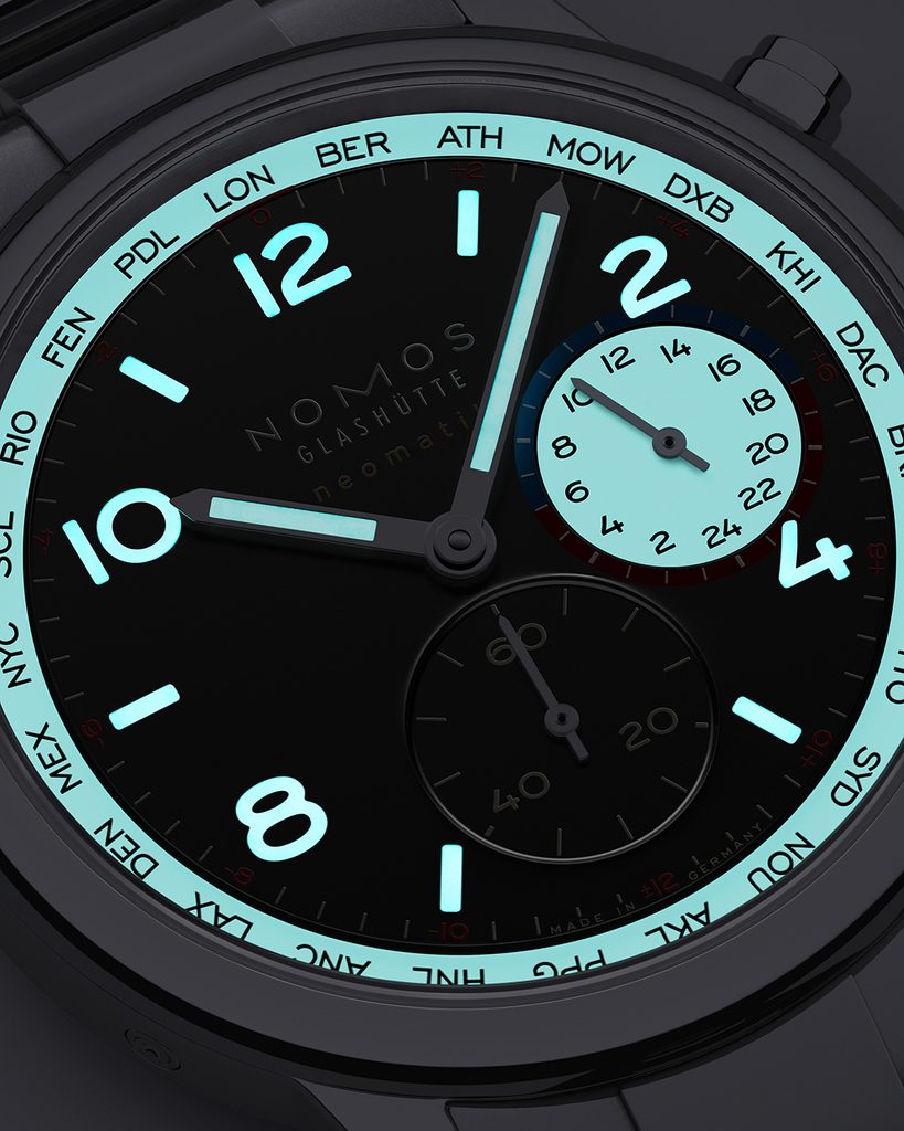 Derrière son nouveau design ténébreux, la Nomos Club Sport Worldtimer promet une lisibilité nocturne bluffante - - 10 NOMOS 793 793 SB Club Sport neomatik Weltzeit dark 1080x1350