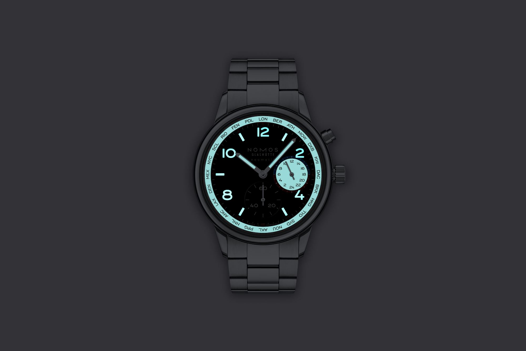 Derrière son nouveau design ténébreux, la Nomos Club Sport Worldtimer promet une lisibilité nocturne bluffante