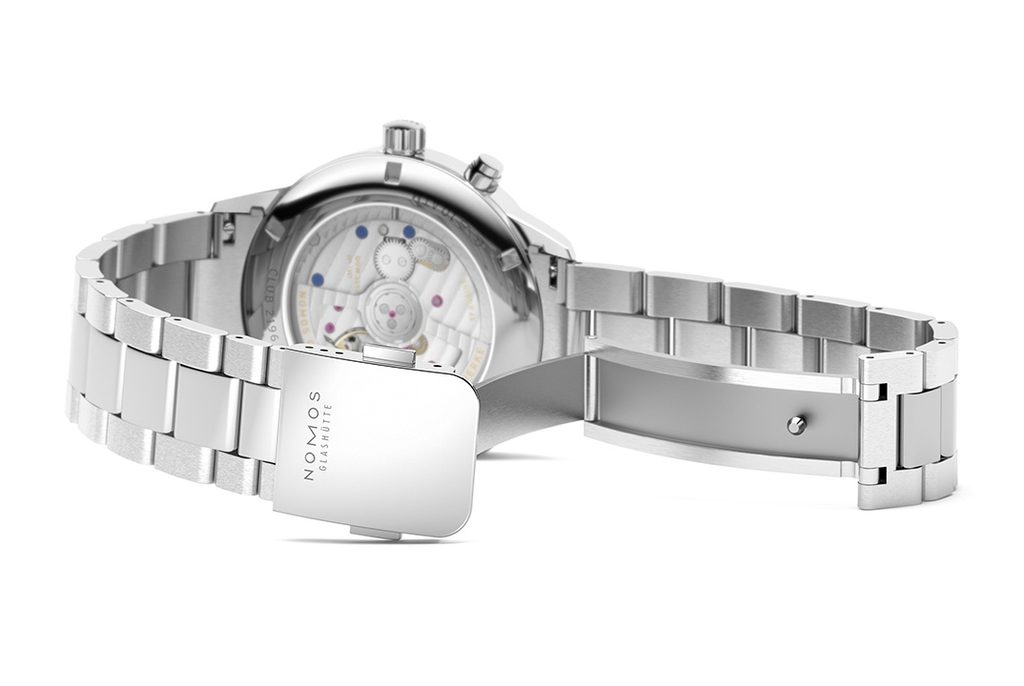 Derrière son nouveau design ténébreux, la Nomos Club Sport Worldtimer promet une lisibilité nocturne bluffante - - 15 NOMOS 793 Club Sport neomatik Weltzeit dark 1080x1350