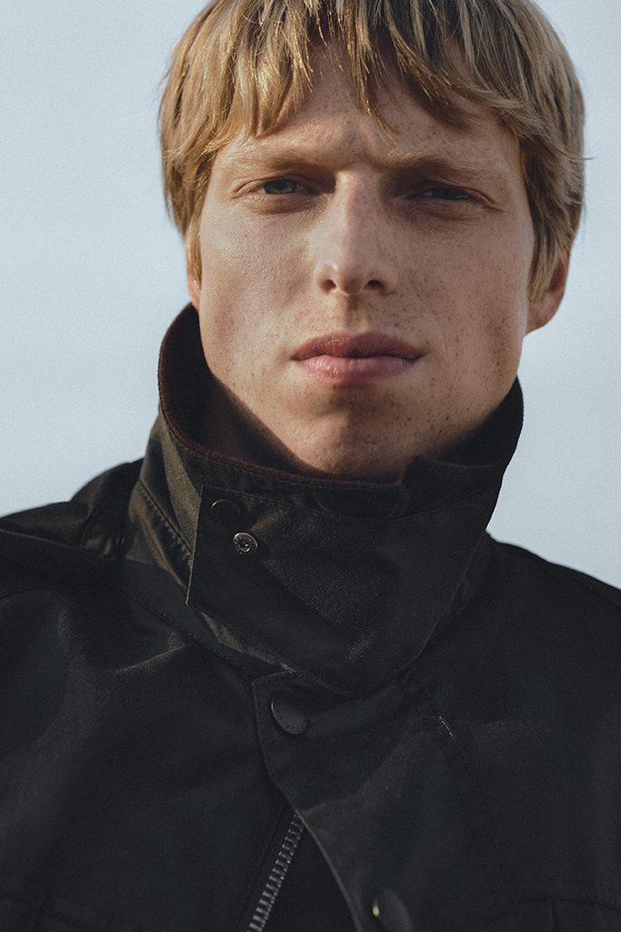 Deux icônes de la mode préparent une collaboration qui pourrait bien marquer l’hiver 2026 - - BARBOUR X APC AW26 Barbour A.P.C. Beaufort Wax Jacket MWX2618SG91