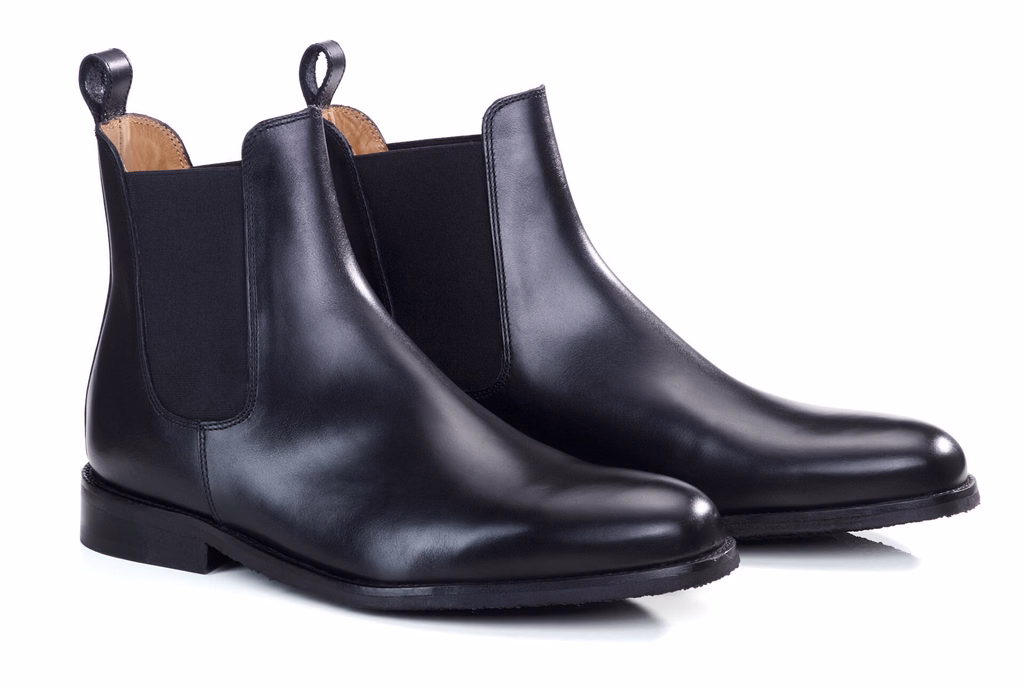 Fini le look du montagnard égaré en ville : ces 5 paires insoupçonnées sont le secret absolu d'une tenue d'automne réussie - - BEXLEY2