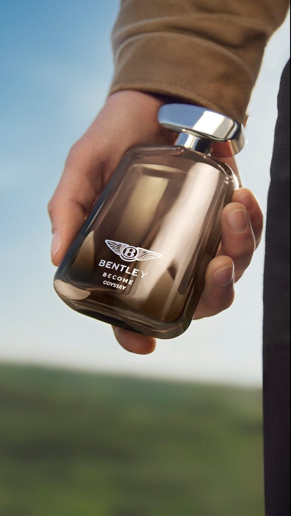 Oubliez vos fragrances habituelles : le parfum le plus intrigant de la saison est l'œuvre d'un mythique constructeur automobile (à un prix totalement inattendu) - - Bentley BECOME Odyssey 1