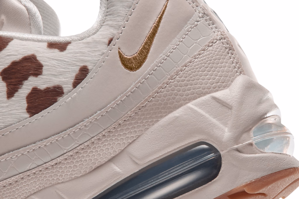 J'ai pris les taches marron et blanc de la nouvelle Air Max 95 pour un simple motif imprimé : en zoomant sur les photos officielles de Nike, j'ai compris ce qui recouvrait ses panneaux latéraux - - Nike Air Max 95 Big Bubble Cow Print IR5113 001 8