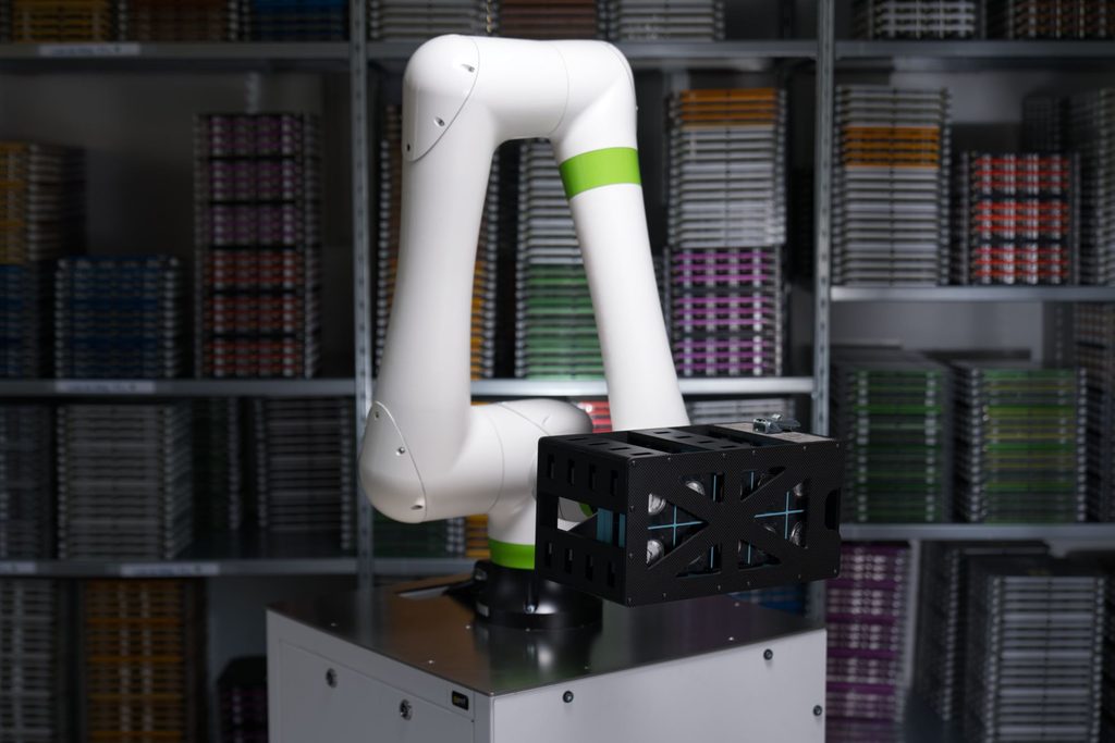 La mention chronomètre sur un cadran ne s'achète pas : le redoutable parcours du combattant imposé par le COSC pour garantir la précision d'une montre mécanique - - Simulation porte bras robot