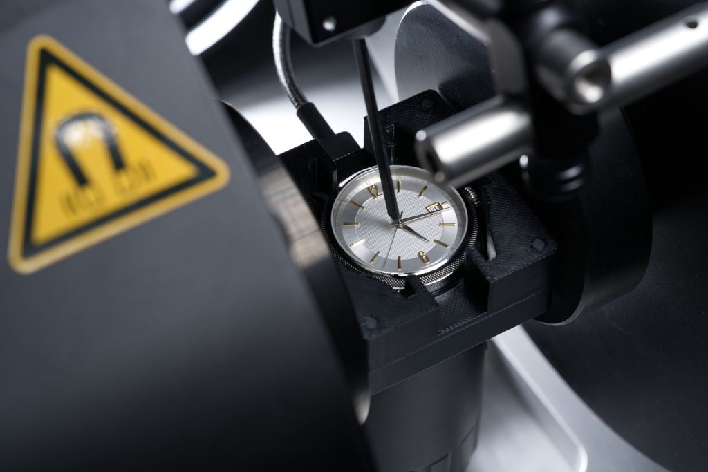 La mention chronomètre sur un cadran ne s'achète pas : le redoutable parcours du combattant imposé par le COSC pour garantir la précision d'une montre mécanique - - Test magnesitme planSerre