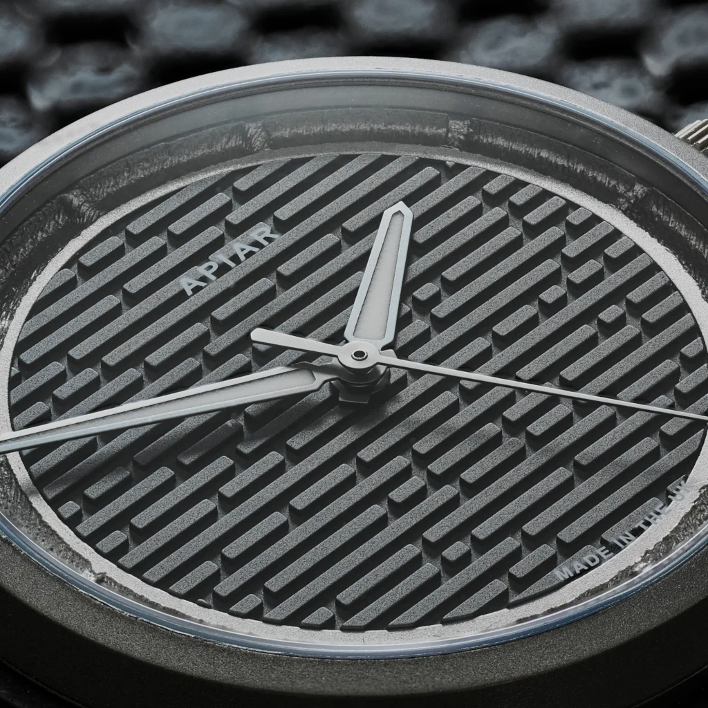 Quand le carbone rencontre le titane : la prouesse à 38 grammes de la nouvelle montre Apiar - - apiar carbon 5