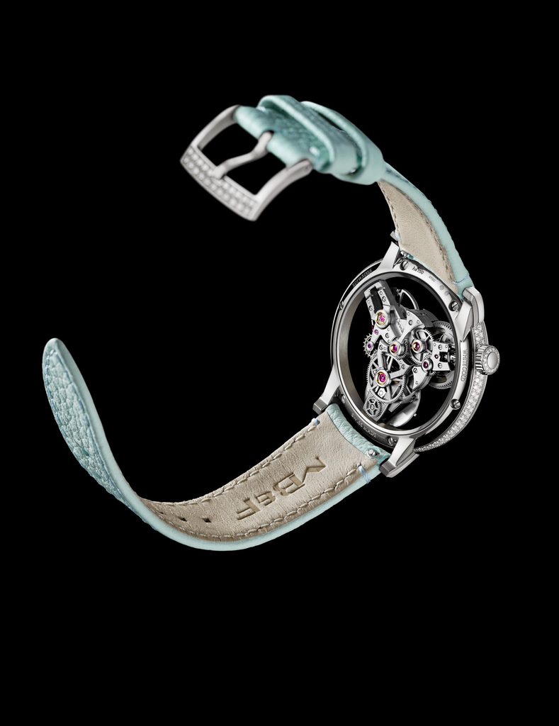Comment intégrer 255 diamants sans perturber un calibre en lévitation ? Le nouveau coup de maître de MB&F - - high res MBandF SP One Pavee Back Hres