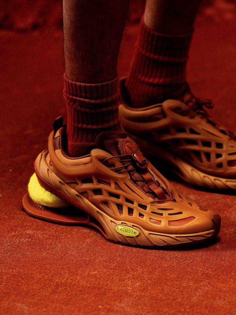 Sous son allure de sneaker de tennis, la nouvelle Lacoste réserve une surprise totalement inattendue - - igexport DeH2rR8DcdG