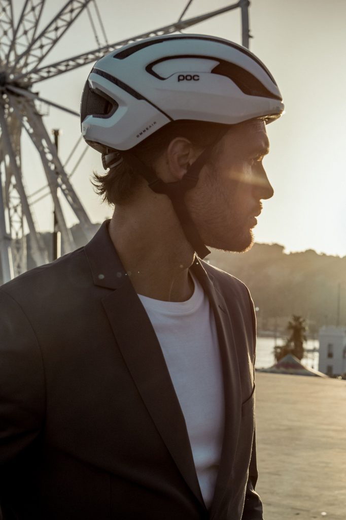 Oubliez l'allure du randonneur : cette célèbre marque française vient de sortir la capsule parfaite qui fusionne enfin ultra-technicité et élégance urbaine - - ikks urbanlab 14