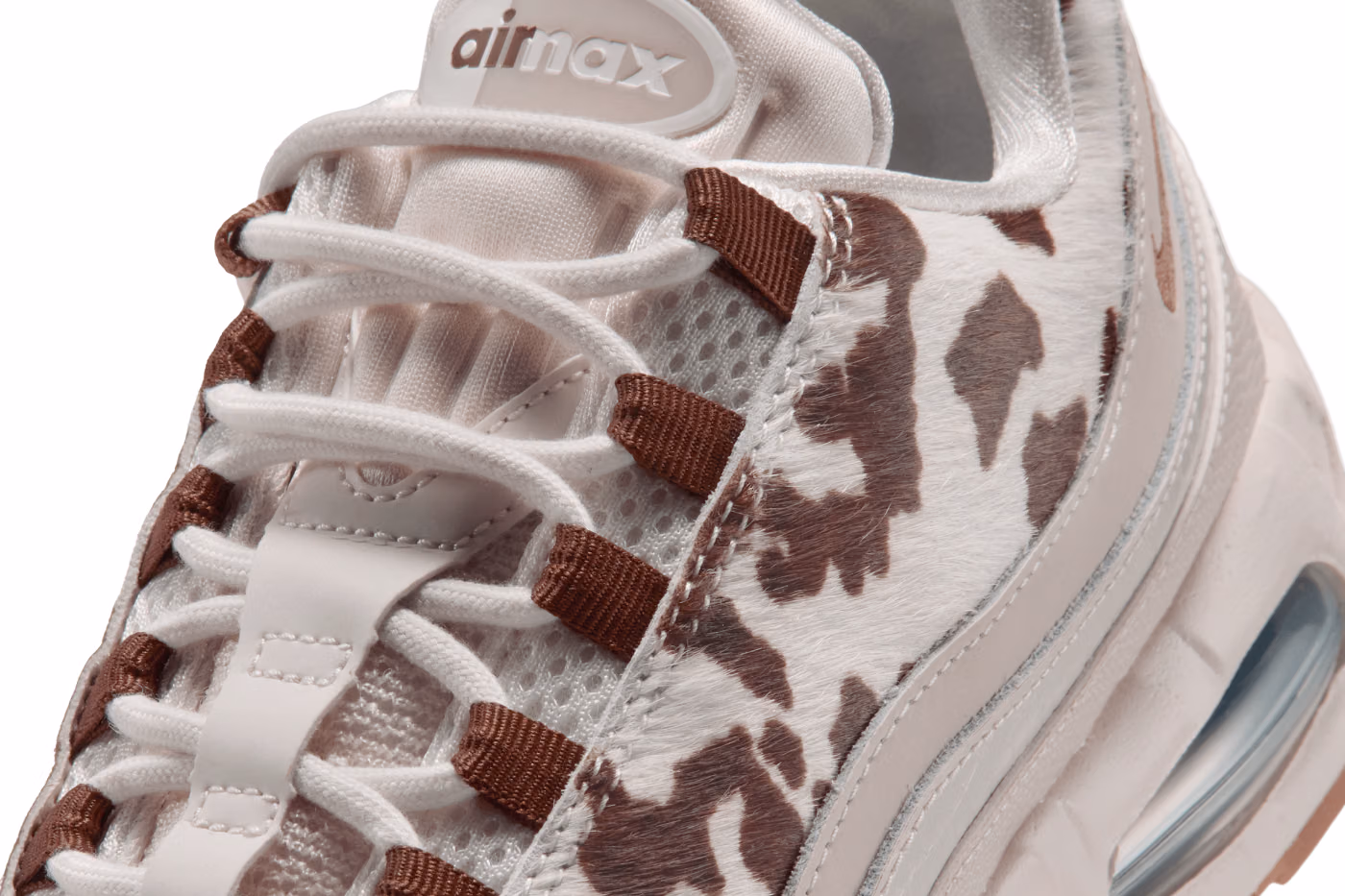 J'ai pris les taches marron et blanc de la nouvelle Air Max 95 pour un simple motif imprimé : en zoomant sur les photos officielles de Nike, j'ai compris ce qui recouvrait ses panneaux latéraux - - jai pris les taches marron et blanc de la nouvelle air max 95 pour un simple motif imprime en zooman 1790849198