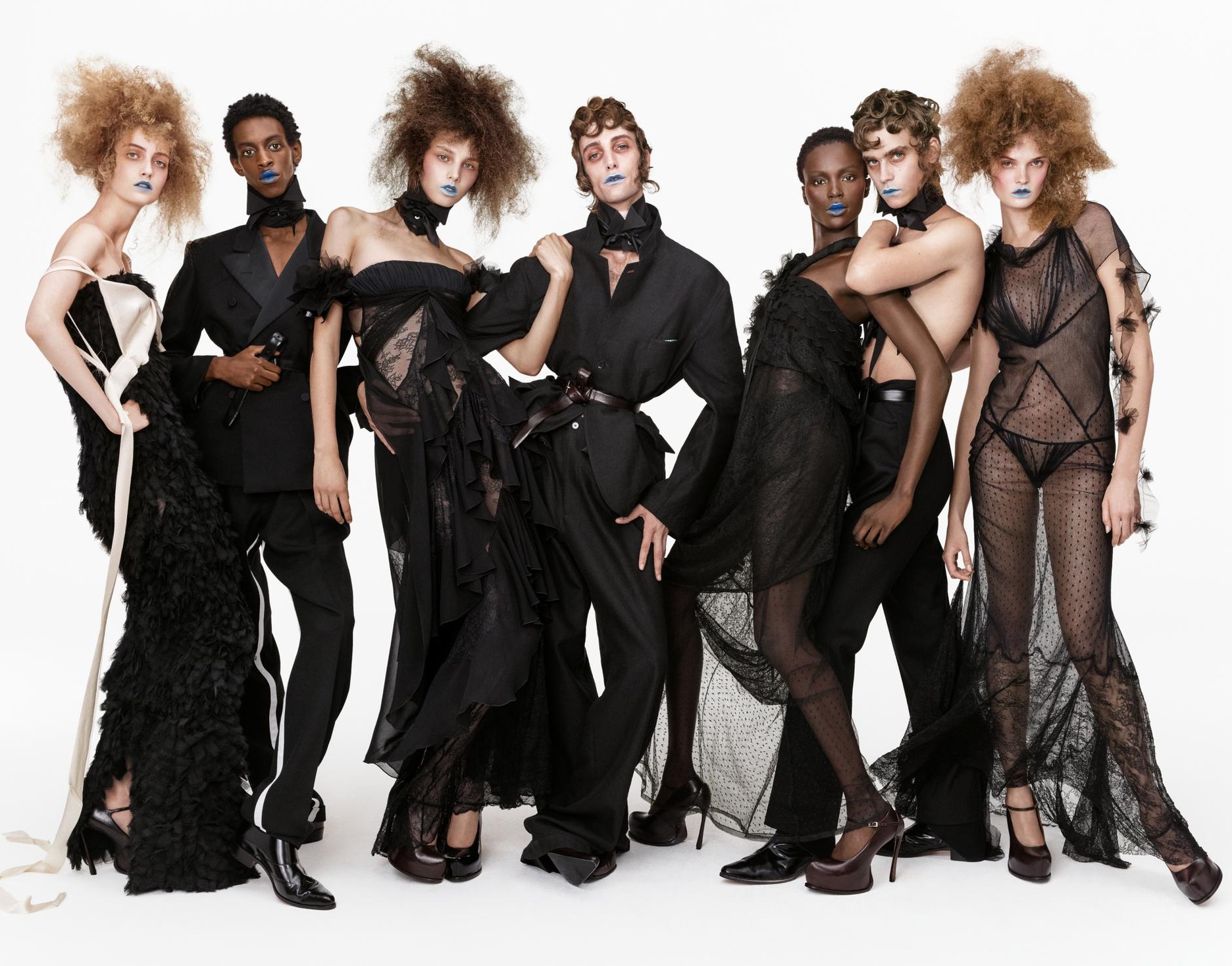 John Galliano transforme Zara en maison de « fast couture » et le résultat attire (ou pique) forcément les yeux !