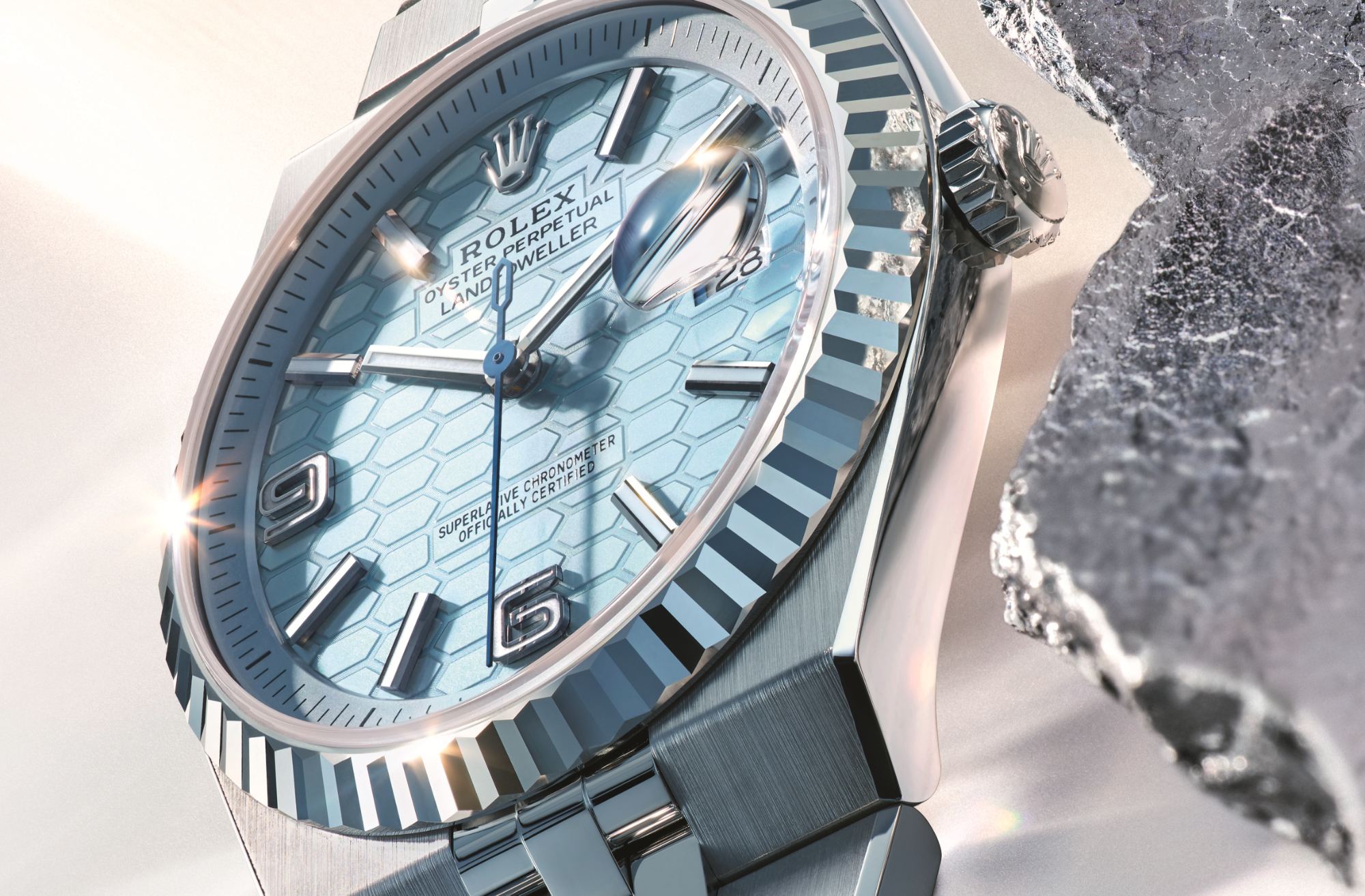Sublime avec son bracelet intégré, la Rolex Land-Dweller abrite surtout un calibre 7135 dont la cadence va vous étonner
